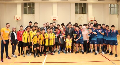 Kaymakamımız Kemal ŞAHİN 2022-2023 Yılı İlçe Okul Sporları Yıldız Erkekler Futsal Turnuvasının Final Maçını İzledi